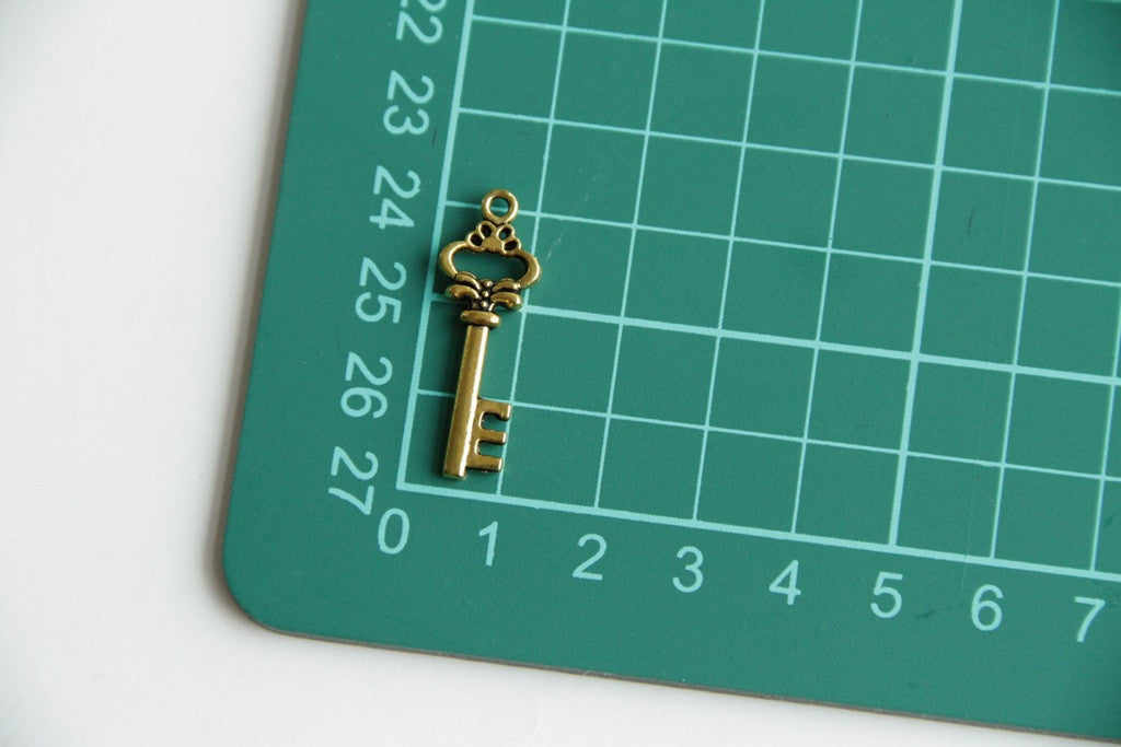 Charm - Key, Antique Gold - KEY Handmade
 - 3