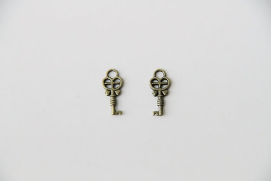Charm - Heart Shape Key, Antique Brass - KEY Handmade
 - 1
