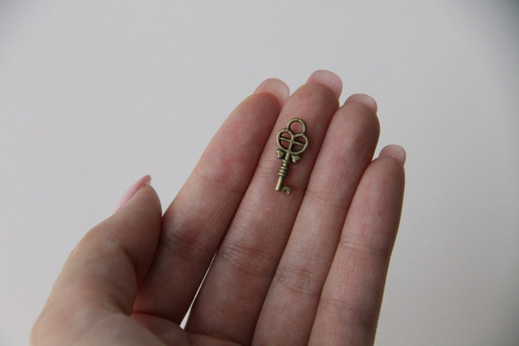 Charm - Heart Shape Key, Antique Brass - KEY Handmade
 - 2