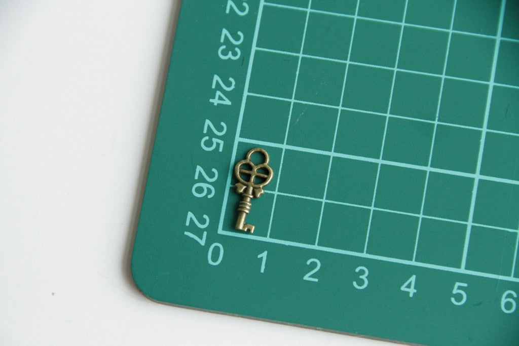 Charm - Heart Shape Key, Antique Brass - KEY Handmade
 - 3