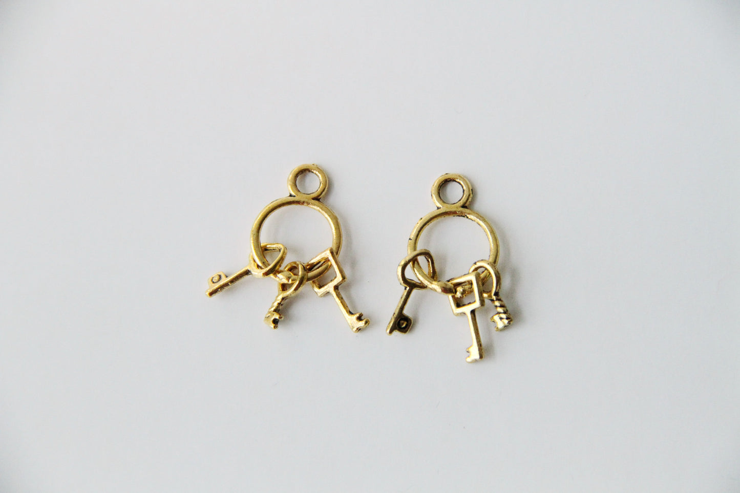 Charm - Chain of Keys, Antique Gold - KEY Handmade
 - 1