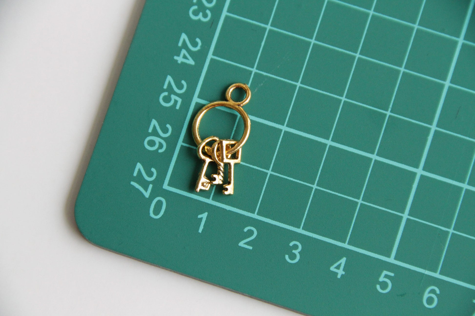 Charm - Chain of Keys, Antique Gold - KEY Handmade
 - 3