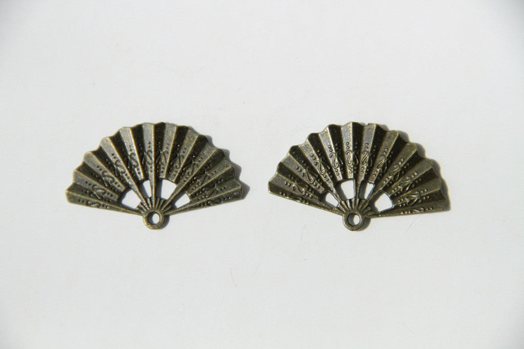 Charm - Oriental Fan, Antique Brass - KEY Handmade
 - 1