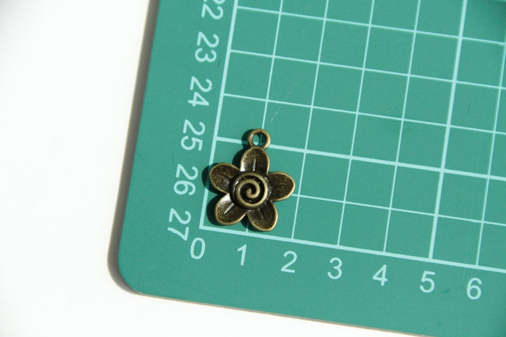 Charm - Flower, Antique Brass - KEY Handmade
 - 3
