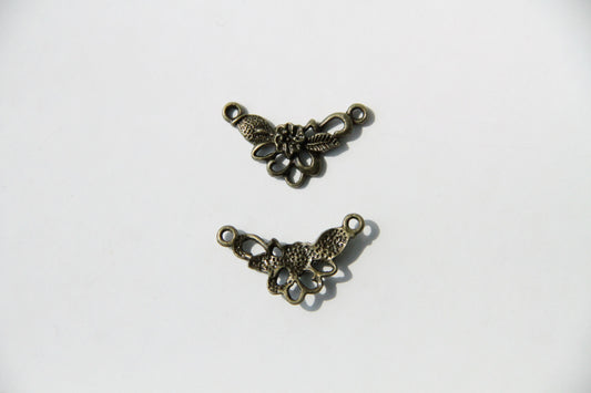 Connector - Flower and Leaves, Antique Brass - KEY Handmade
 - 1