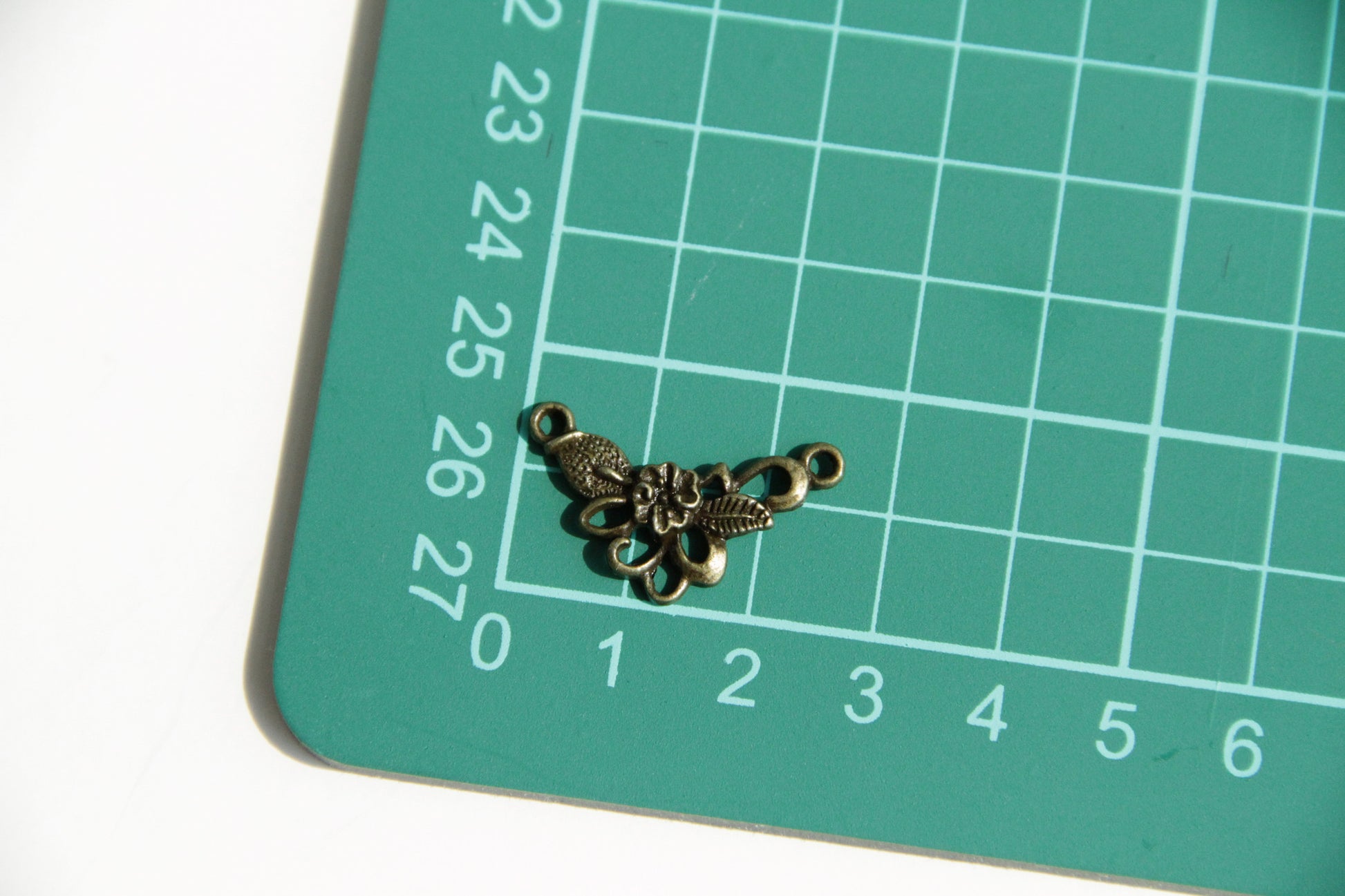 Connector - Flower and Leaves, Antique Brass - KEY Handmade
 - 3